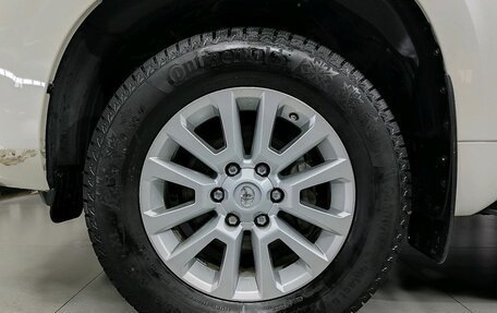 Toyota Land Cruiser Prado 150 рестайлинг 2, 2018 год, 6 250 000 рублей, 32 фотография