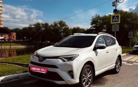 Toyota RAV4, 2017 год, 3 000 000 рублей, 12 фотография