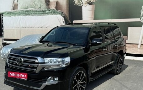 Toyota Land Cruiser 200, 2019 год, 6 750 000 рублей, 10 фотография