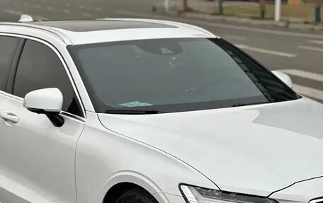 Volvo V60 II, 2022 год, 3 280 080 рублей, 5 фотография