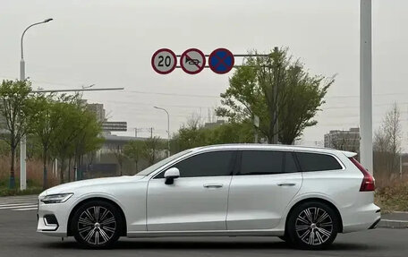 Volvo V60 II, 2022 год, 3 280 080 рублей, 9 фотография