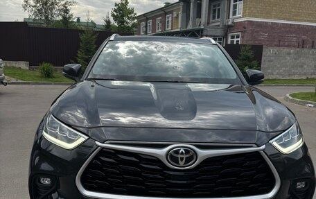 Toyota Highlander, 2023 год, 4 790 000 рублей, 1 фотография