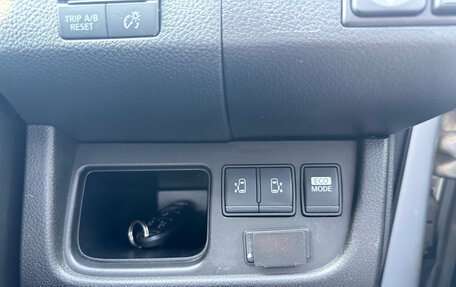 Nissan Serena IV, 2013 год, 1 525 000 рублей, 18 фотография