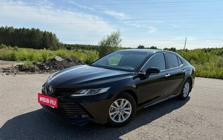 Toyota Camry, 2019 год, 3 047 000 рублей, 2 фотография