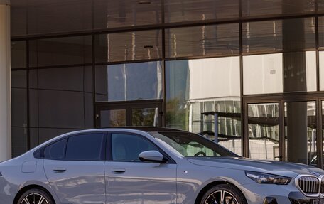 BMW 5 серия, 2025 год, 9 350 000 рублей, 2 фотография