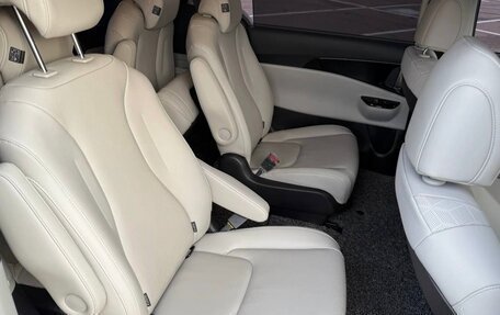 KIA Carnival, 2021 год, 3 150 000 рублей, 17 фотография