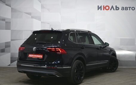 Volkswagen Tiguan II, 2019 год, 2 880 000 рублей, 7 фотография