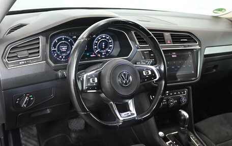 Volkswagen Tiguan II, 2019 год, 2 880 000 рублей, 13 фотография