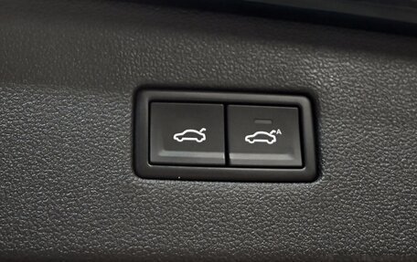 Volkswagen Tiguan II, 2019 год, 2 880 000 рублей, 12 фотография