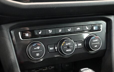 Volkswagen Tiguan II, 2019 год, 2 880 000 рублей, 17 фотография