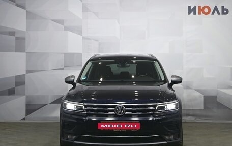 Volkswagen Tiguan II, 2019 год, 2 880 000 рублей, 2 фотография