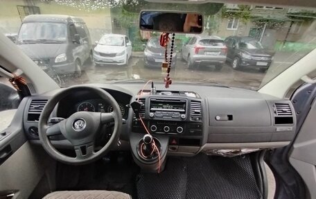 Volkswagen Caravelle T5, 2013 год, 2 500 000 рублей, 3 фотография