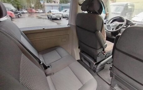 Volkswagen Caravelle T5, 2013 год, 2 500 000 рублей, 11 фотография