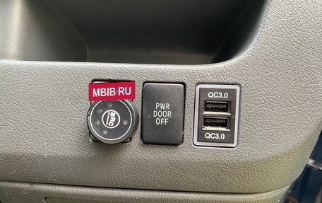 Toyota Voxy II, 2008 год, 1 180 000 рублей, 12 фотография