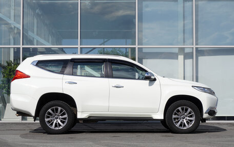 Mitsubishi Pajero Sport III рестайлинг, 2017 год, 2 488 000 рублей, 4 фотография