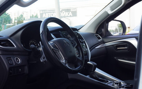 Mitsubishi Pajero Sport III рестайлинг, 2017 год, 2 488 000 рублей, 10 фотография