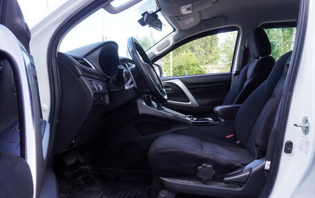 Mitsubishi Pajero Sport III рестайлинг, 2017 год, 2 488 000 рублей, 9 фотография