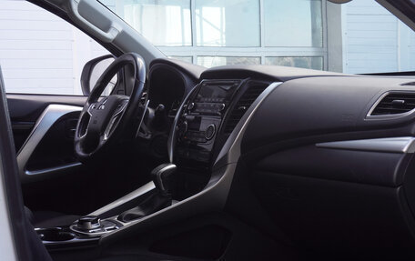 Mitsubishi Pajero Sport III рестайлинг, 2017 год, 2 488 000 рублей, 21 фотография