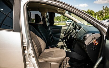 Renault Logan II, 2018 год, 650 000 рублей, 11 фотография