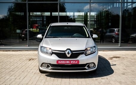 Renault Logan II, 2018 год, 650 000 рублей, 3 фотография