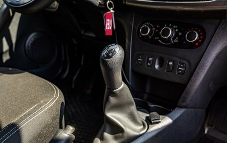 Renault Logan II, 2018 год, 650 000 рублей, 22 фотография