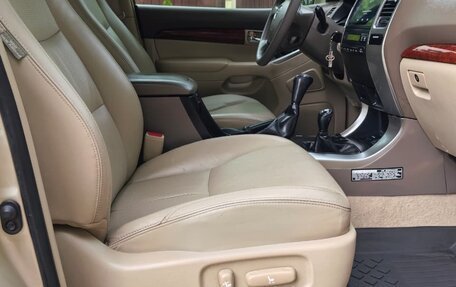 Toyota Land Cruiser Prado 120 рестайлинг, 2006 год, 1 850 000 рублей, 12 фотография