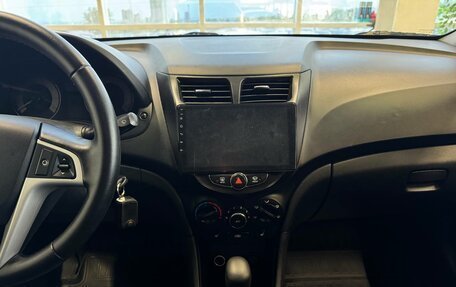 Hyundai Solaris II рестайлинг, 2011 год, 850 000 рублей, 12 фотография
