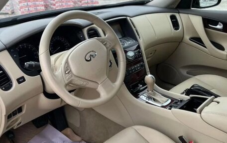 Infiniti QX50 I рестайлинг, 2015 год, 1 740 000 рублей, 10 фотография