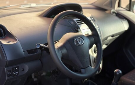 Toyota Yaris III рестайлинг, 2007 год, 360 000 рублей, 10 фотография