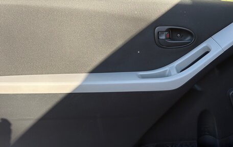 Toyota Yaris III рестайлинг, 2007 год, 360 000 рублей, 15 фотография