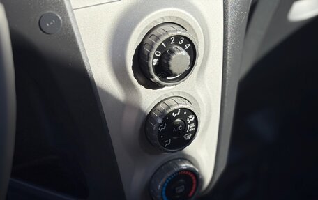 Toyota Yaris III рестайлинг, 2007 год, 360 000 рублей, 18 фотография