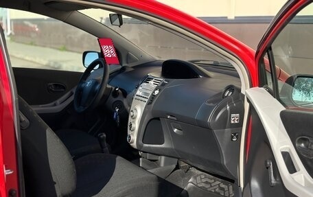 Toyota Yaris III рестайлинг, 2007 год, 360 000 рублей, 13 фотография