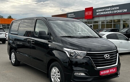 Hyundai Grand Starex Grand Starex I рестайлинг 2, 2020 год, 3 990 000 рублей, 3 фотография