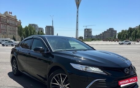 Toyota Camry, 2022 год, 3 500 000 рублей, 2 фотография