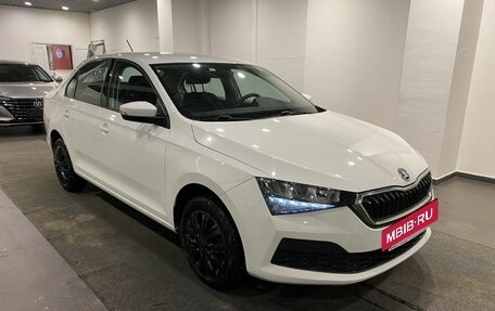 Skoda Rapid II, 2021 год, 1 755 000 рублей, 2 фотография