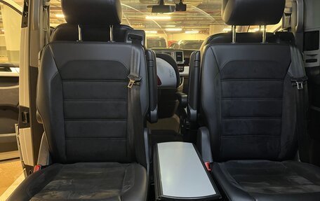 Volkswagen Multivan T6 рестайлинг, 2018 год, 4 500 000 рублей, 11 фотография