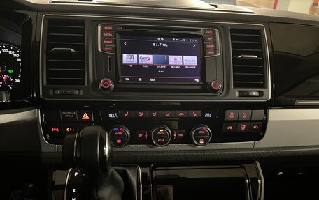 Volkswagen Multivan T6 рестайлинг, 2018 год, 4 500 000 рублей, 13 фотография