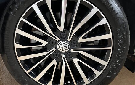 Volkswagen Multivan T6 рестайлинг, 2018 год, 4 500 000 рублей, 27 фотография