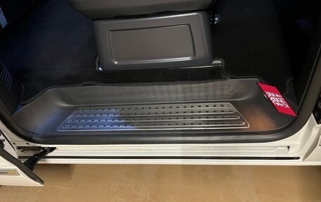 Volkswagen Multivan T6 рестайлинг, 2018 год, 4 500 000 рублей, 26 фотография