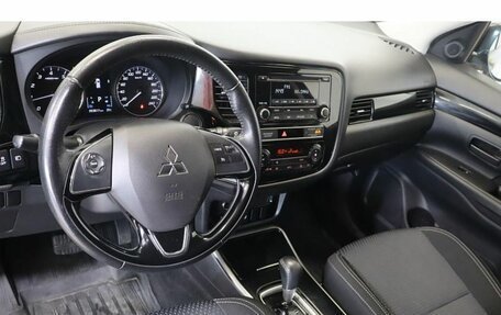 Mitsubishi Outlander III рестайлинг 3, 2019 год, 1 975 000 рублей, 6 фотография