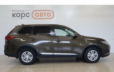 Mitsubishi Outlander III рестайлинг 3, 2019 год, 1 975 000 рублей, 4 фотография