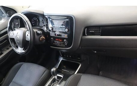 Mitsubishi Outlander III рестайлинг 3, 2019 год, 1 975 000 рублей, 5 фотография
