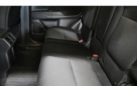 Mitsubishi Outlander III рестайлинг 3, 2019 год, 1 975 000 рублей, 7 фотография