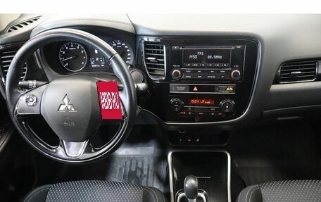 Mitsubishi Outlander III рестайлинг 3, 2019 год, 1 975 000 рублей, 9 фотография