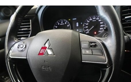 Mitsubishi Outlander III рестайлинг 3, 2019 год, 1 975 000 рублей, 8 фотография