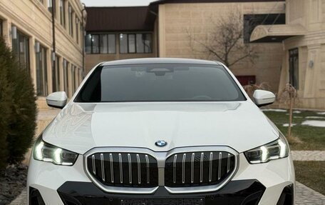 BMW 5 серия, 2023 год, 6 600 000 рублей, 2 фотография