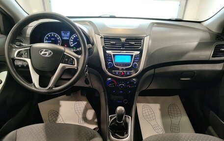 Hyundai Solaris II рестайлинг, 2011 год, 549 000 рублей, 10 фотография