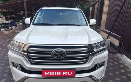 Toyota Land Cruiser 200, 2017 год, 7 300 000 рублей, 2 фотография