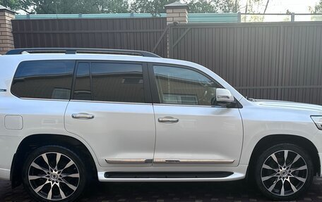 Toyota Land Cruiser 200, 2017 год, 7 300 000 рублей, 6 фотография