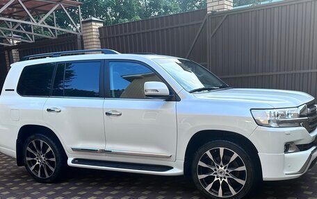 Toyota Land Cruiser 200, 2017 год, 7 300 000 рублей, 5 фотография